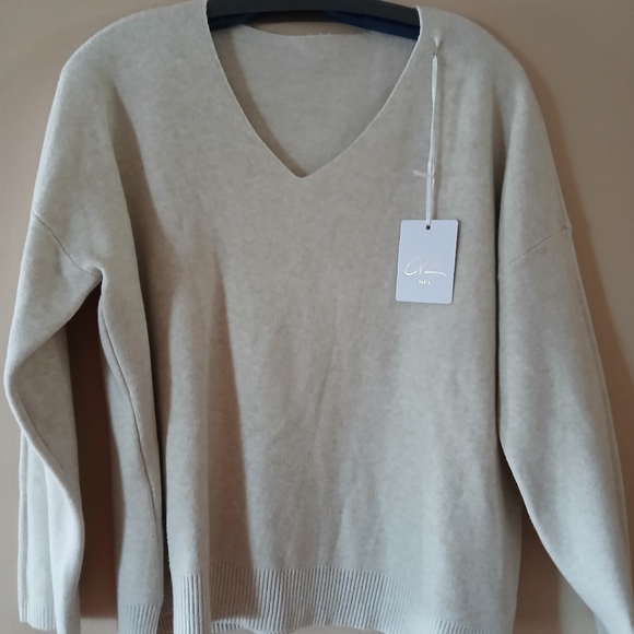 Women's V-neck Sweater - Picture 1 of 2
